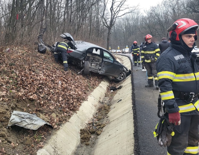 FOTO. 5 persoane au avut nevoie de îngrijiri medicale după un accident