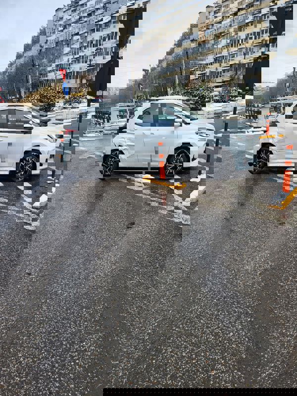 FOTO. Piatra-Neamț. Accident în giratoriul din zona centrală