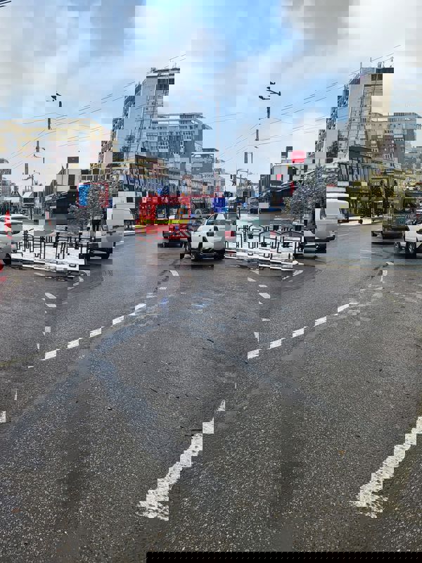 FOTO. Piatra-Neamț. Accident în giratoriul din zona centrală