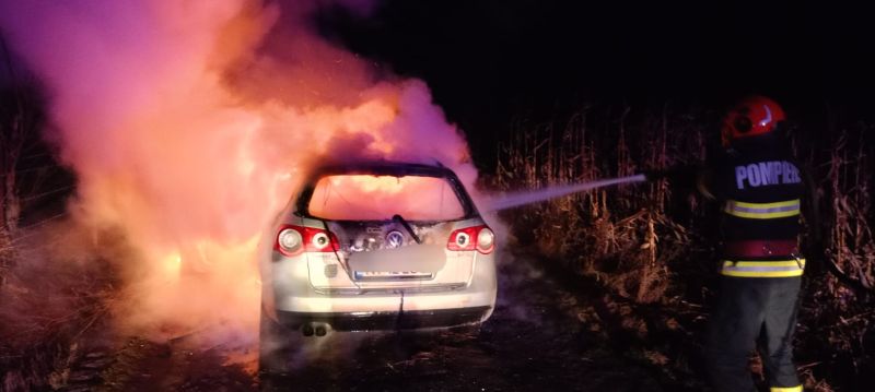 Neamț. Incendiu la un autoturism aflat în mers