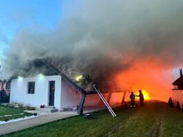 Incendiu puternic la o casă din comuna Piatra Șoimului