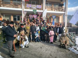 Tradiții de Anul Nou pe Valea Muntelui. Cete de urători la Poiana Teiului și Borca