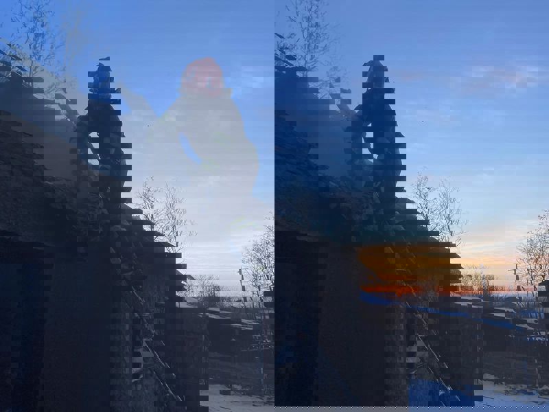 O persoană a ajuns la spital cu arsuri după ce casa în care locuia a fost cuprinsă de flăcări