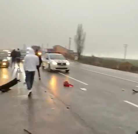 FOTO. Accident pe E85, la Săbăoani: două victime sunt încarcerate