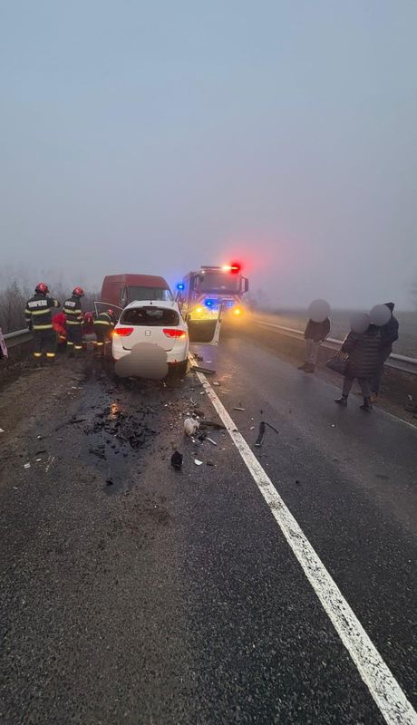 Accident cu patru vehicule implicate, între Dochia și Mărgineni