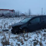 Știre actualizată. Accident la Dumbrava Roșie – un autoturism a ieșit în decor