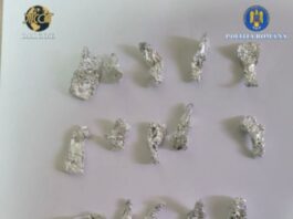Bacău. Două persoane au fost arestate pentru trafic de droguri de risc