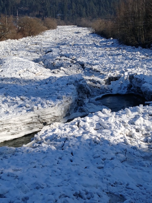 Imagini luate de pe 4 poduri din Județul Neamț la: Zahorna, Săvinești, Ruseni și Puntea de lângă Hidrocentrala Stejaru