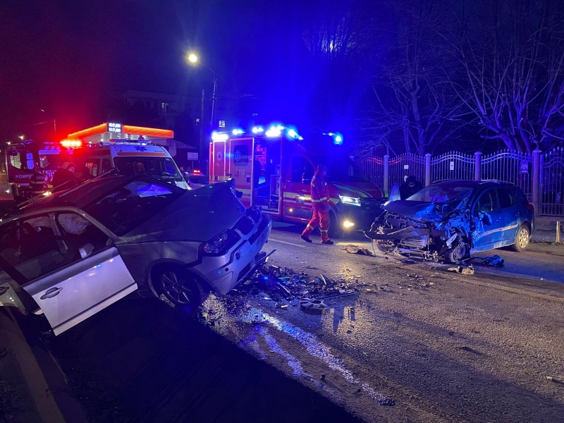 FOTO. 3 persoane rănite într-un accident la Iași