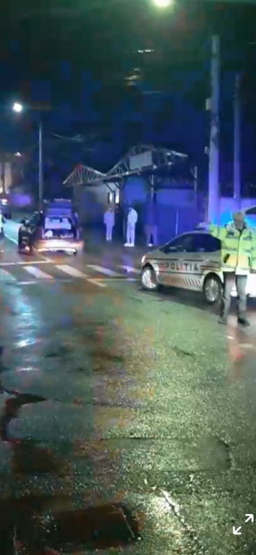 FOTO. Două femei rănite pe trecerea de pietoni la Târgu Neamț