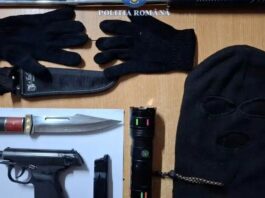 Botoșani. „Arsenal” de Trușești – Tânăr cu cagulă pe față și pistol în mână, depistat de polițiști Botoșani "Arsenal" de Trușești - Tânăr cu cagulă pe față și pistol în mână, depistat de polițiști