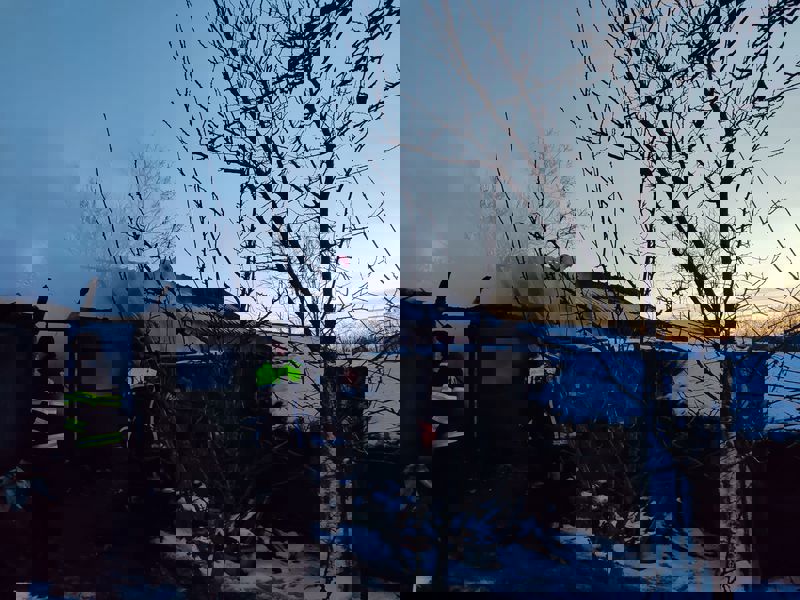 O persoană a ajuns la spital cu arsuri după ce casa în care locuia a fost cuprinsă de flăcări