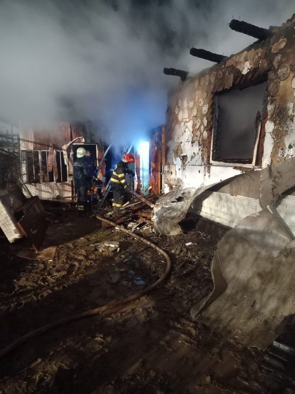 Neamț. O persoană decedată a fost carbonizată într-un incendiu izbucnit la un priveghi