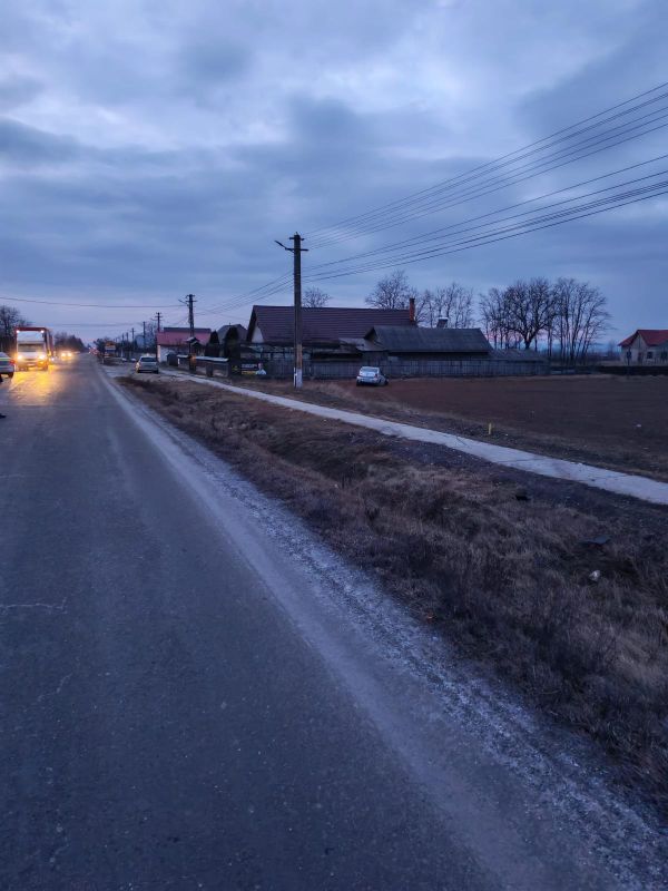 Accident provocat de un șofer băut. Un autoturism răsturnat și o persoană rănită