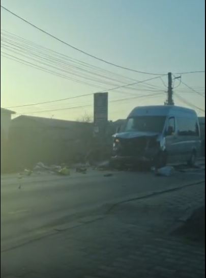 Video | Accident grav în Vânători-Neamț – autoturism implicat într-un impact cu o căruță