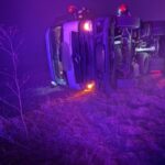 Accident la Roman – un TIR s-a răsturnat în afara carosabilului. Șoferul a scăpat nevătămat