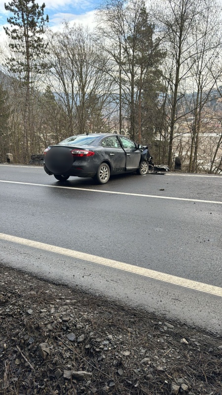 FOTO. Accident în zona Poiana Teiului. Un băiat de 5 ani a fost rănit