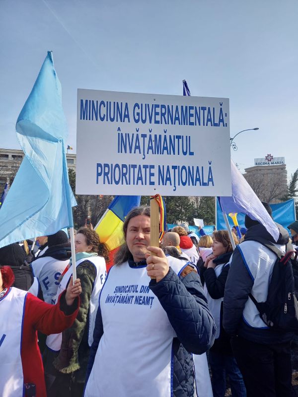 Sindicaliștii din învățământ protestează în fața Guvernului împotriva măsurilor „anti-educație”