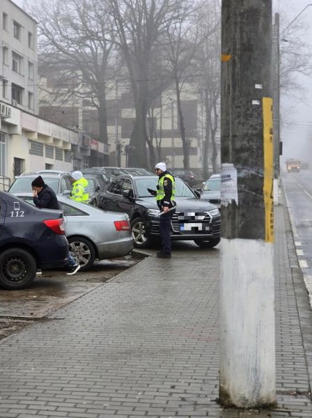 FOTO Roman-Neamț: Acțiuni ale polițiștilor în apropierea școlilor. Nouă firme sancționate cu amenzi totalizând 5.050 de lei