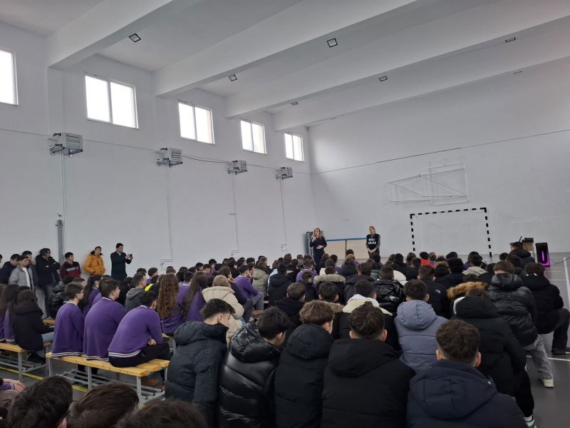 FOTO Roman-Neamț: Acțiuni ale polițiștilor în apropierea școlilor. Nouă firme sancționate cu amenzi totalizând 5.050 de lei