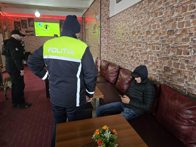 FOTO Roman-Neamț: Acțiuni ale polițiștilor în apropierea școlilor. Nouă firme sancționate cu amenzi totalizând 5.050 de lei