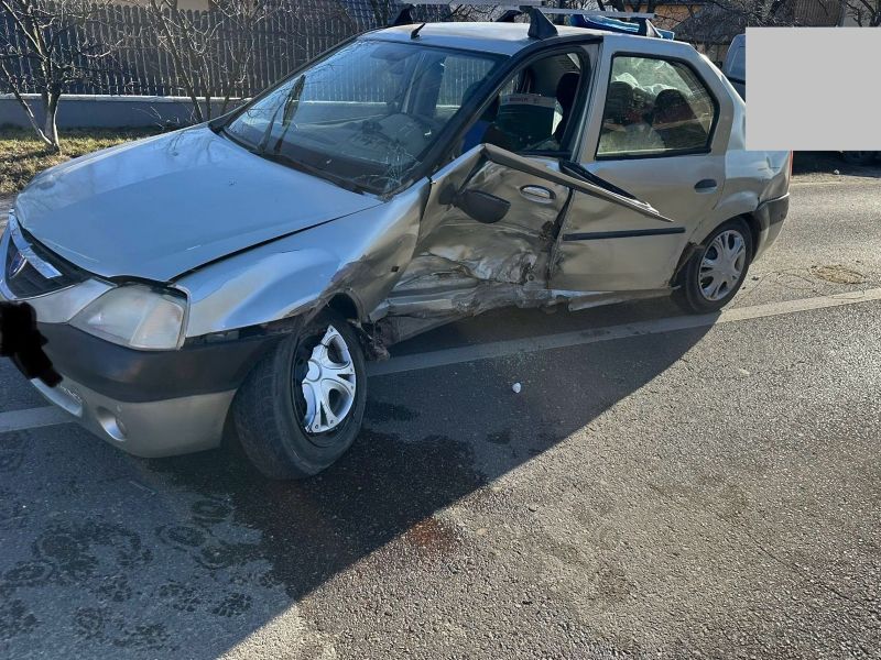 Vaslui. Două persoane au fost rănite într-un accident produs între două autoturisme