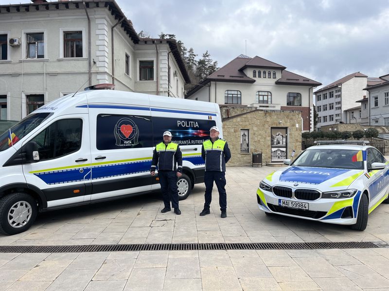 Demonstrații cu câini și activități pentru copii, la Ziua Poliției în Piatra Neamț