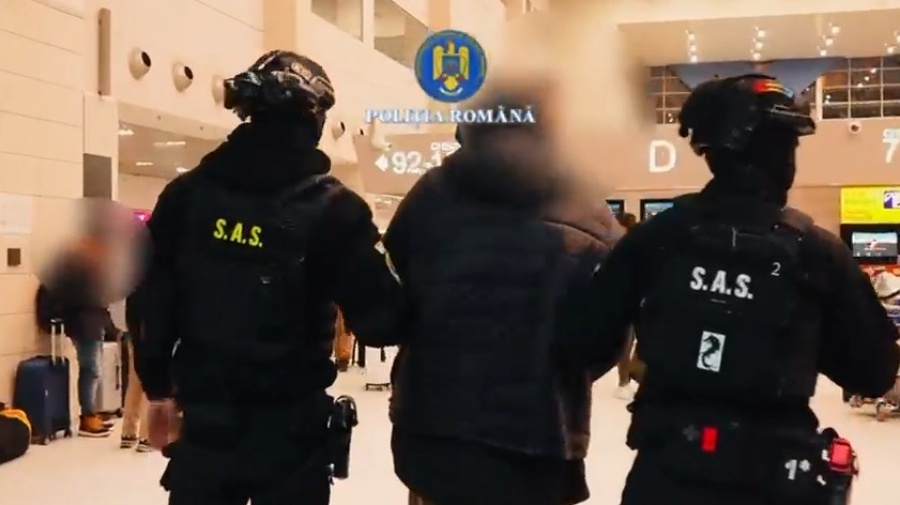 VIDEO. Băcăuan extrădat în SUA pentru furt de identitate în formă agravantă