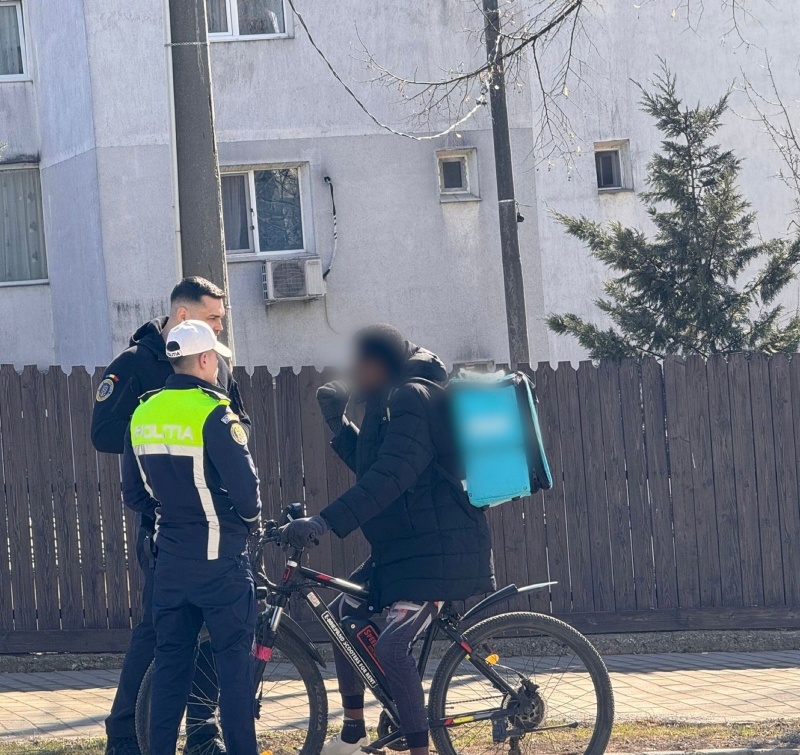 FOTO. Acțiune la Iași: zeci de sancțiuni pentru șoferi, bicicliști și curieri care făceau livrări la domiciliu