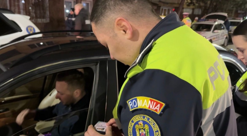 VIDEO-FOTO. Acțiune de amploare "Bukovina Gate - Poarta de Nord" – 300 de polițiști pe străzile din nordul țării 2 VIDEO-FOTO. Acțiune de amploare "Bukovina Gate - Poarta de Nord" – 300 de polițiști pe străzile din nordul țării