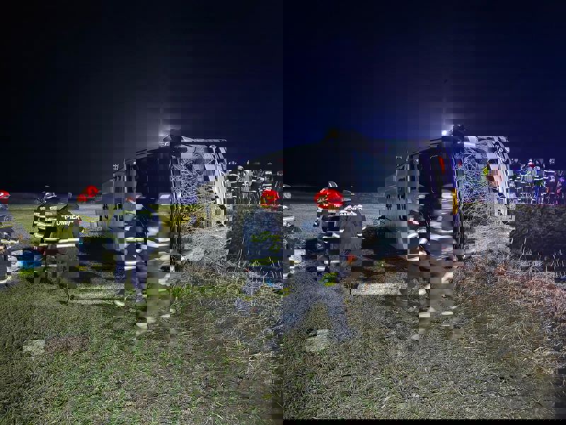 Plan Roșu activat după ce un autocar s-a răsturnat la granița dintre județele Vaslui și Galați. O persoană și-a pierdut viața