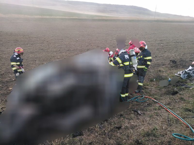 Vaslui. Un bărbat și-a pierdut viața după impactul dintre un autoturism și un TIR