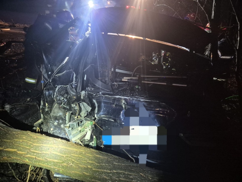 Impact devastator la Dulcești. 4 persoane și-au pierdut viața în cel mai grav accident de la începutul anului în Neamț 2 Impact devastator la Dulcești. 4 persoane și-au pierdut viața în cel mai grav accident de la începutul anului în Neamț