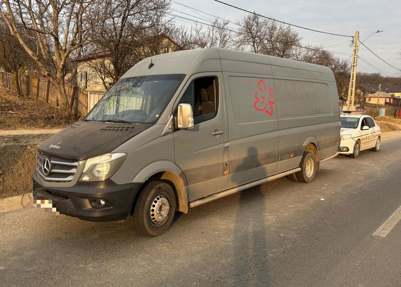 Botoșani. 4.000 de țigarete confiscate de polițiști în urma unui control în trafic