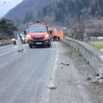 FOTO. Neamț. Accident la Preluca: un șofer septuagenar a răsturnat mașina pe cupolă!
