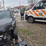 FOTO. Accident la Dumbrava Roșie – 2 persoane au fost transportate la spital