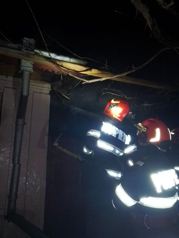 Botoșani. O femeie de 90 de ani a rămas fără casă după un incendiu