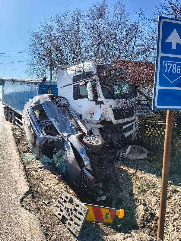 Suceava. Accident pe E 85, trei persoane au fost rănite