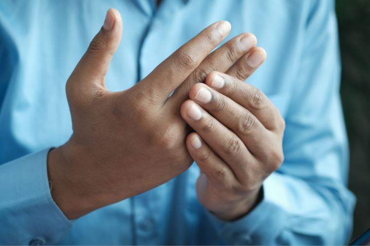 Osteoartrita: de ce apar durerile articulare și cum te pot ajuta glucozamina, condroitina și MSM-ul