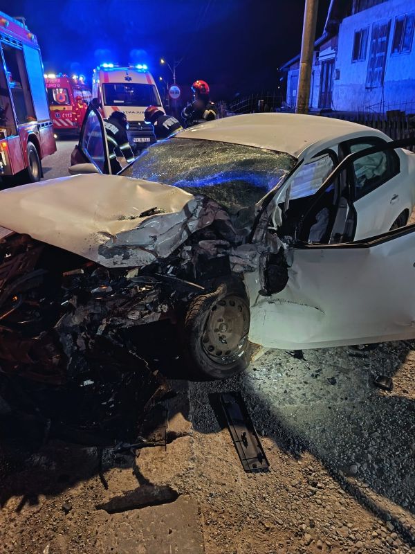 Suceava. Trei tineri au fost răniți într-un accident la Vatra Dornei – una dintre victime este în comă