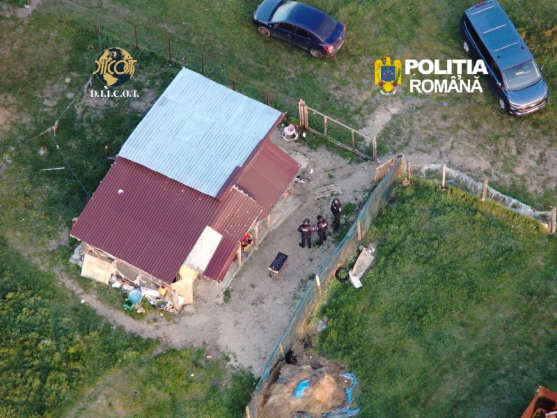 Percheziții DIICOT într-un dosar cu acuze de grup infracțional organizat și trafic de persoane