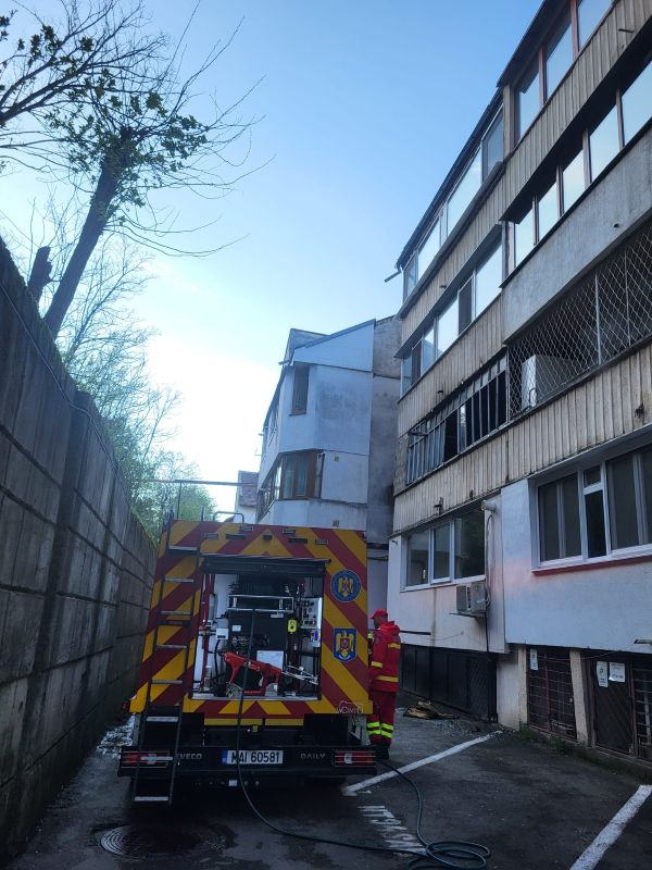 Incendiu într-un apartament din Piatra Neamț cauzat de o lumânare