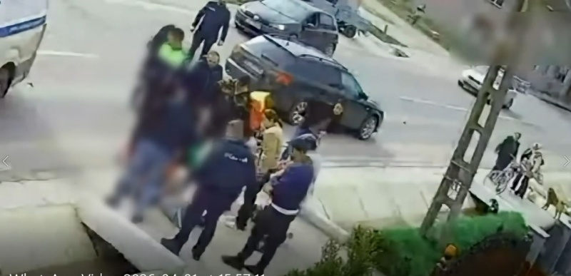 Un polițist și o studentă la Medicină au salvat un copil de 4 ani lovit de mașină, la Podu Turcului