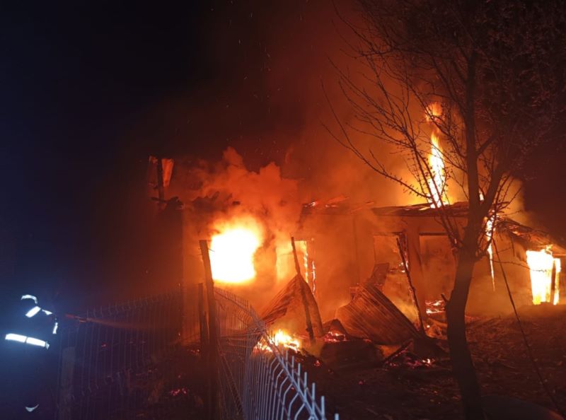 Botoșani. Bucătărie distrusă de foc – proprietarii au scăpat cu viață