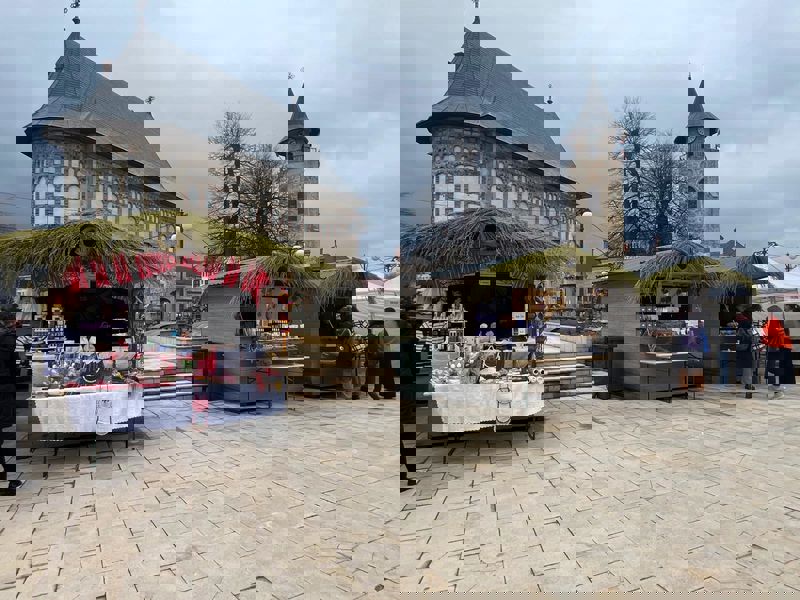 Târgul de Florii s-a deschis la Piatra-Neamț. Concerte și atmosferă pascală la Curtea Domnească