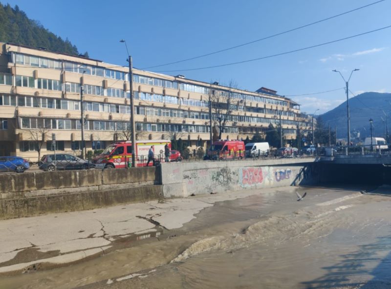 FOTO. Piatra Neamț. Un copil de 12 ani a căzut în albia Cuejdiului