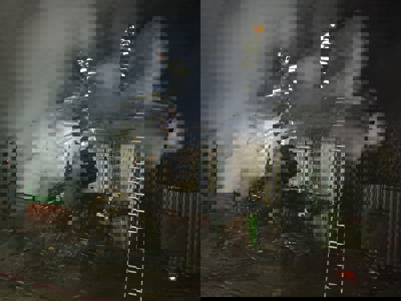 Două incendii grave: femeie în comă, la Bacău, bărbat carbonizat, la Podul Turcului!