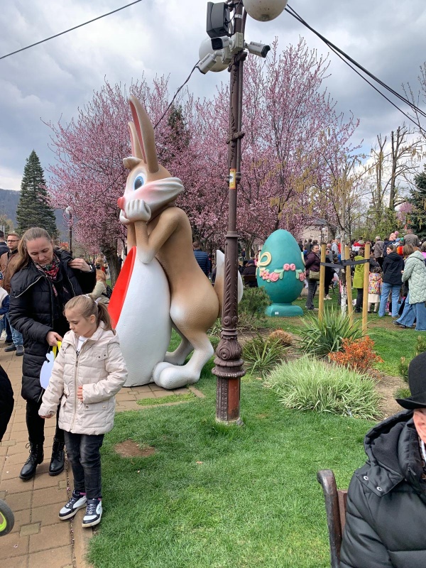 VIDEO-FOTO. Caravana Iepurașului a ajuns la Piatra Neamț 10 VIDEO-FOTO. Caravana Iepurașului a ajuns la Piatra Neamț