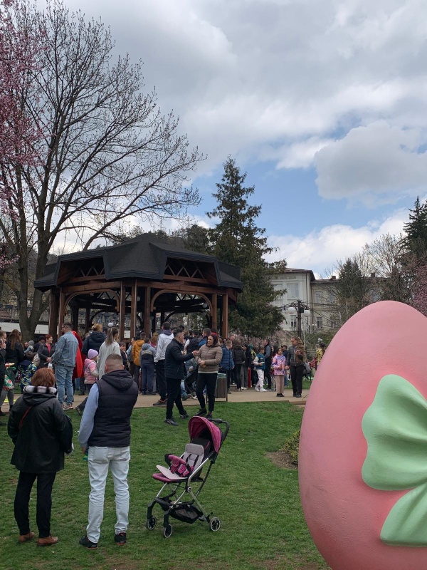 VIDEO-FOTO. Caravana Iepurașului a ajuns la Piatra Neamț 4 VIDEO-FOTO. Caravana Iepurașului a ajuns la Piatra Neamț