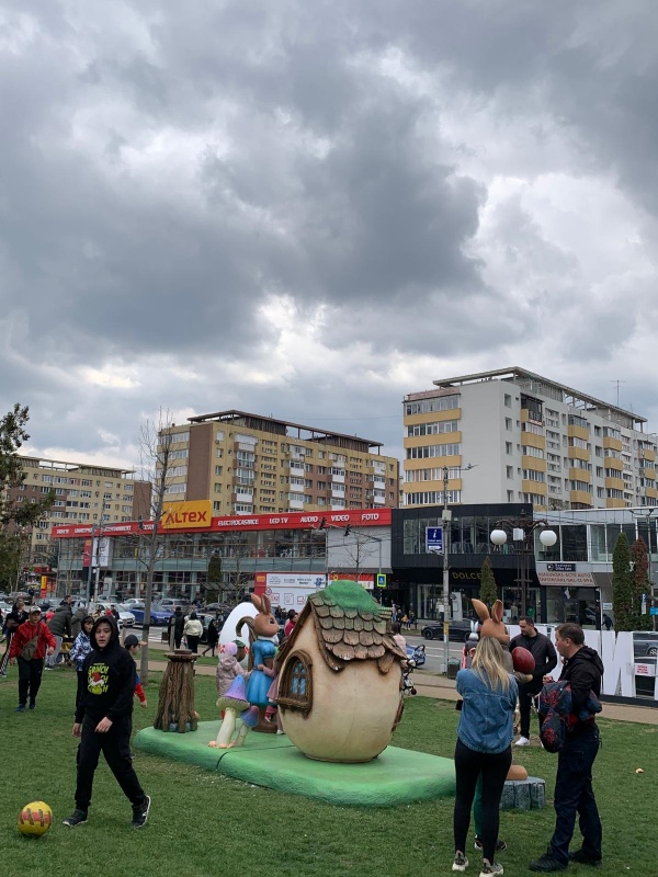 VIDEO-FOTO. Caravana Iepurașului a ajuns la Piatra Neamț 2 VIDEO-FOTO. Caravana Iepurașului a ajuns la Piatra Neamț